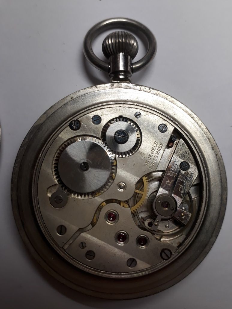 Часы старые военные швейцарские карманные ,15 камней