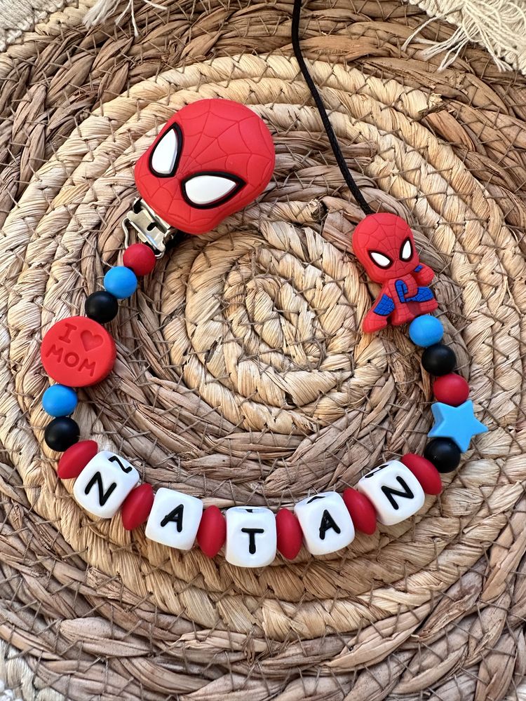 Zawieszka do smoczka spider man czerwona niebieska czarna