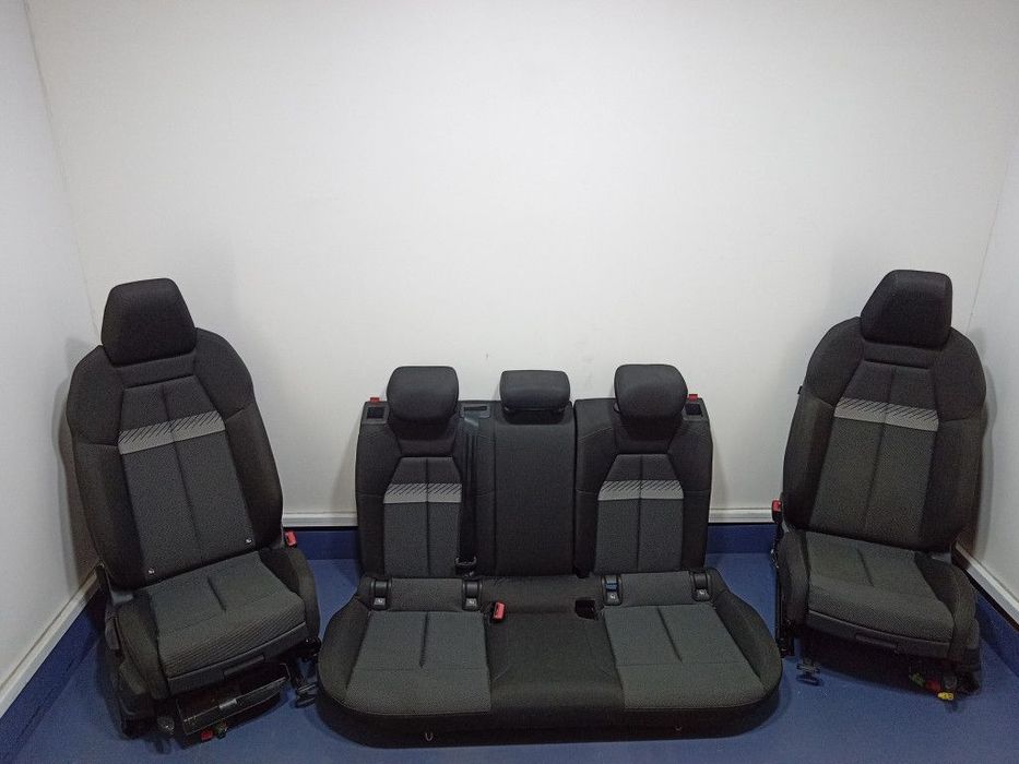 AUDI Q4 E-TRON SPORTBACK 21- FOTELE KANAPA KOMPLET MATERIAŁ