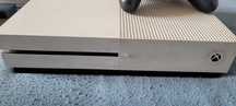 Xbox one s 500gb + pad i okablowanie.  Sprawny