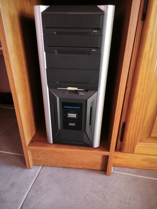 Torre de computador antiga
