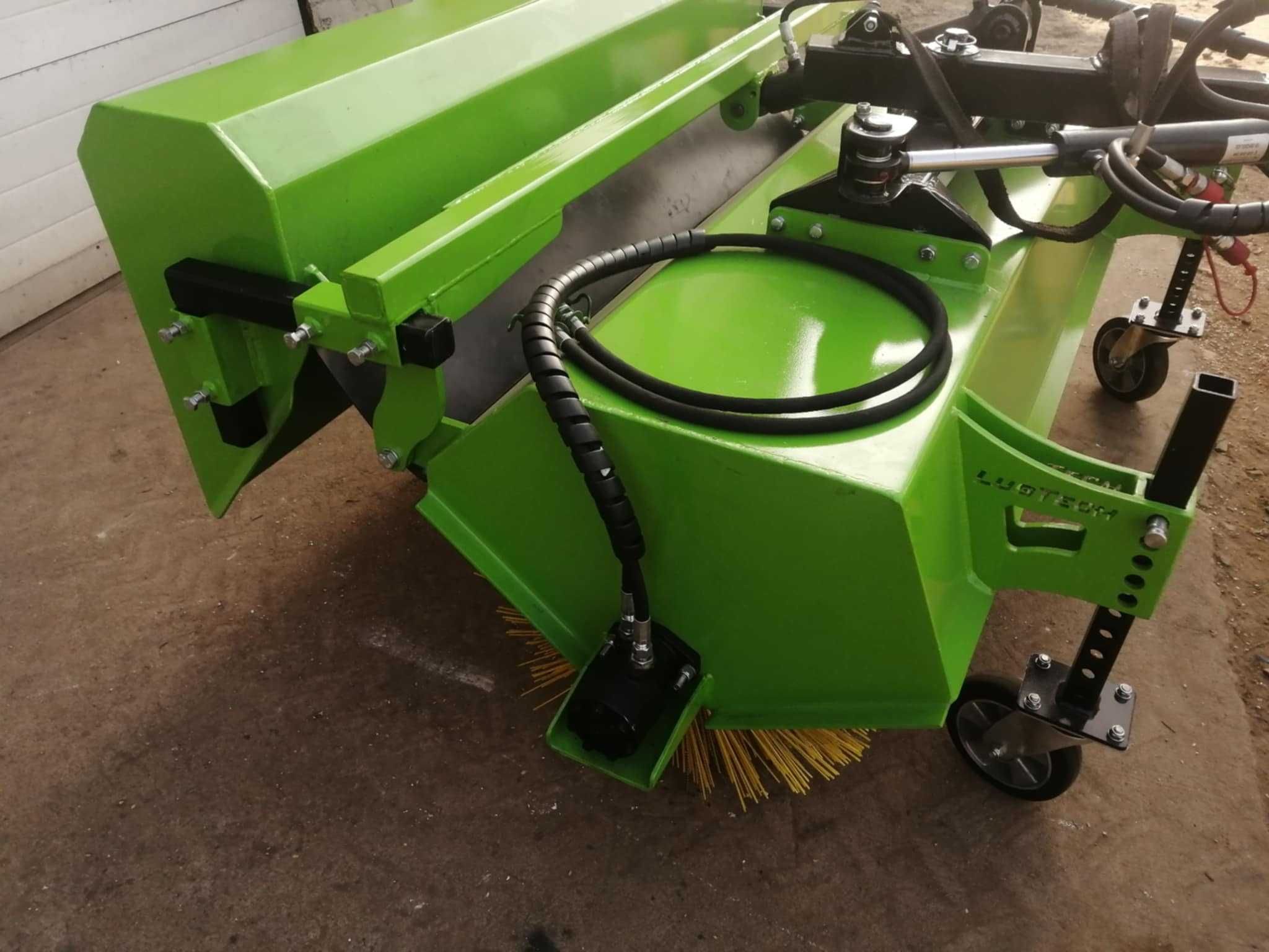 Zamiatarka montowana do AVANT MULTIONE optimas hydromak z koszem