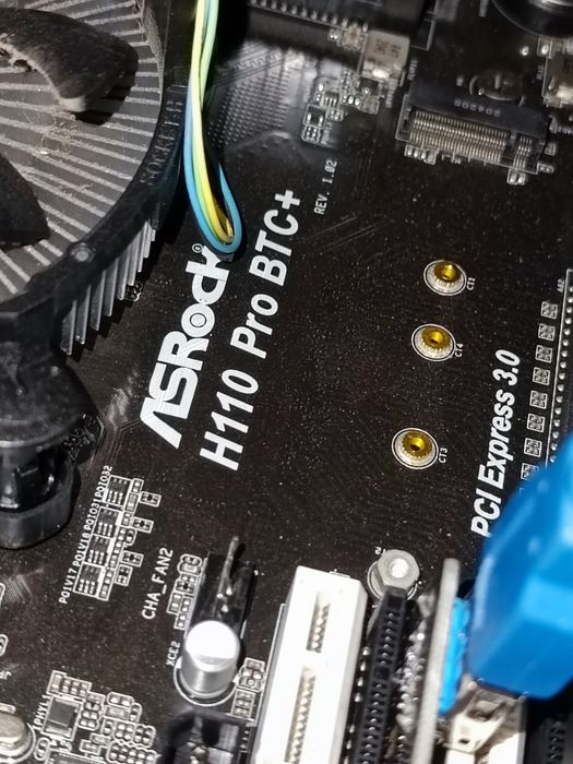 Продам материнскую плату asrock h110 pro btc+