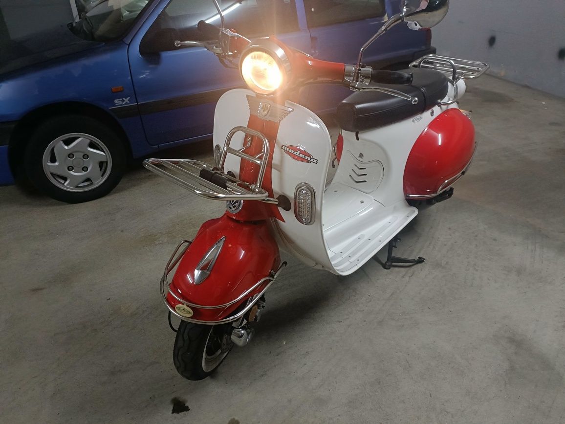 Scooter Ajs modena (estilo vespa)