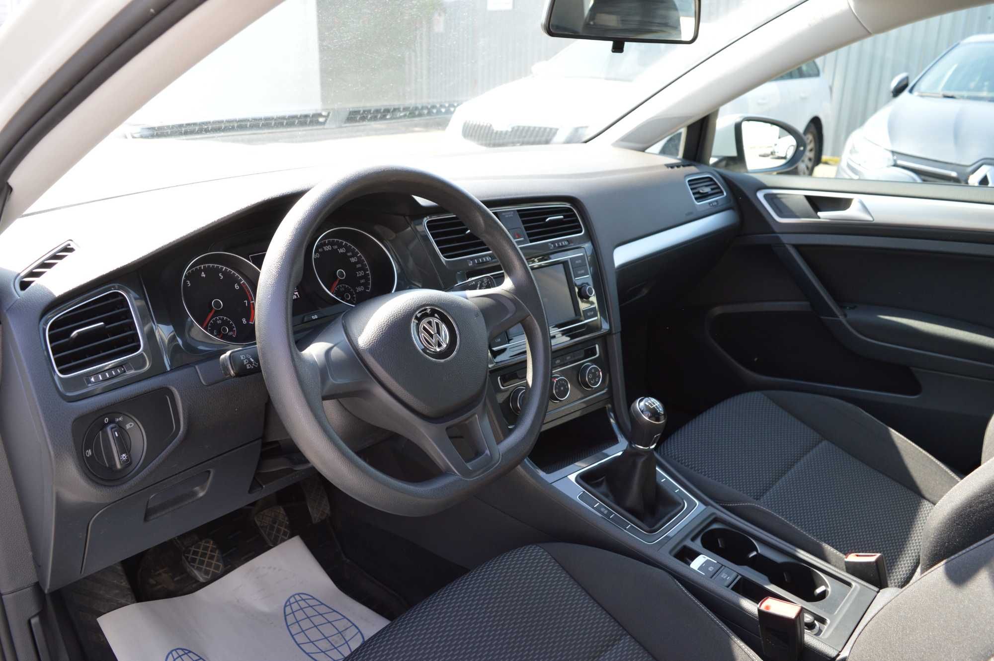 Авто Volkswagen Golf 2017 1.0tsi