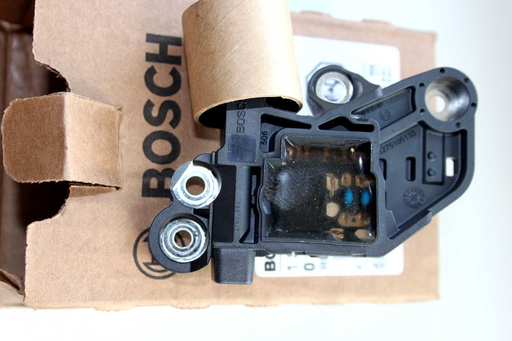 Регулятор (реле) напряжения генератора BOSCH 0272220736