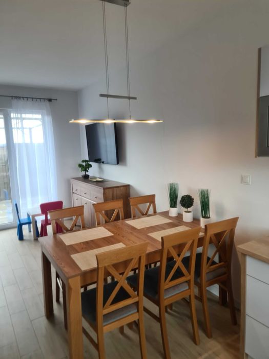 Dom 80 m2, 3 syp, salon z aneksem, 2 łazienki, plaża, balia, basen.