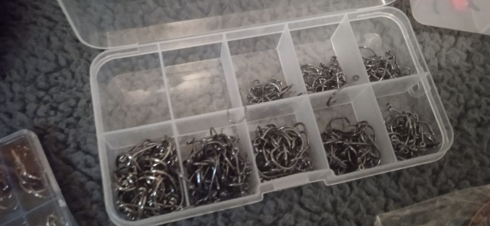 Kit de pesca 1000 anzóis inclui cana de pesca, carreto e anzóis 1000