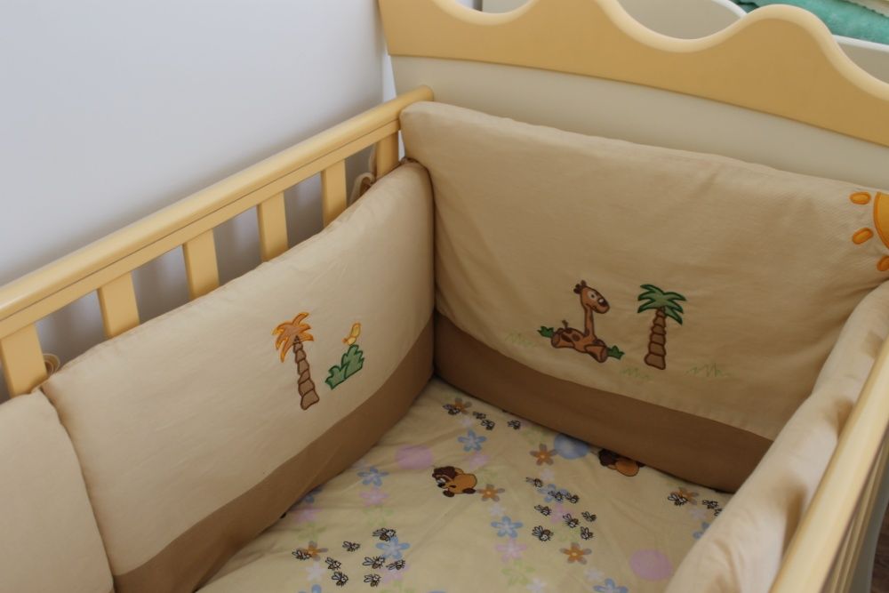 Комплект дитяче ліжко, комод Perla серії Жирафик, матрас та захист
