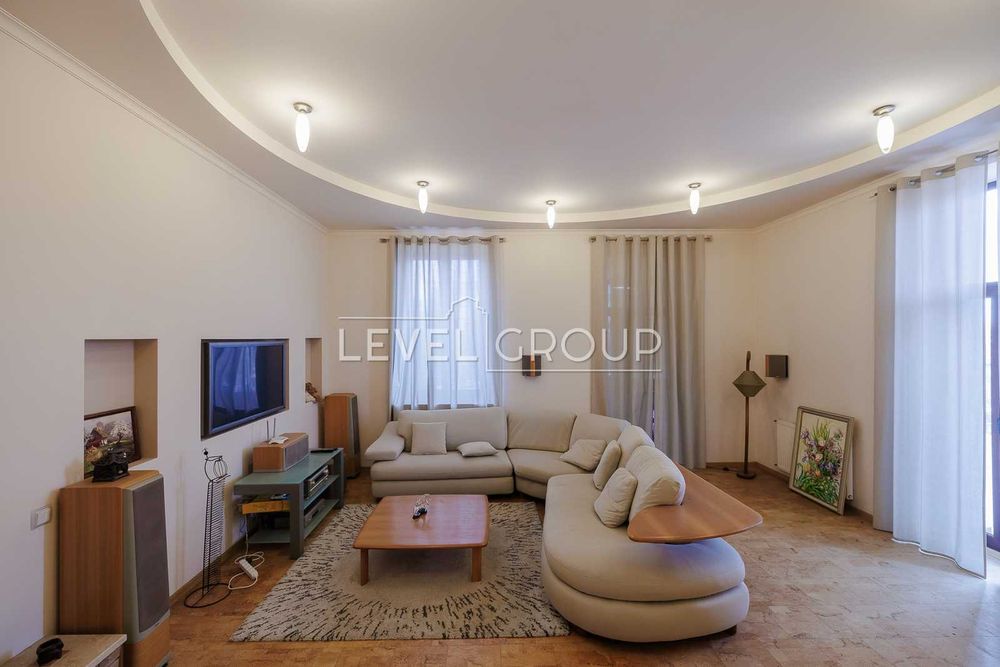 Оренда  дворівневої  квартири Алли Горської 8