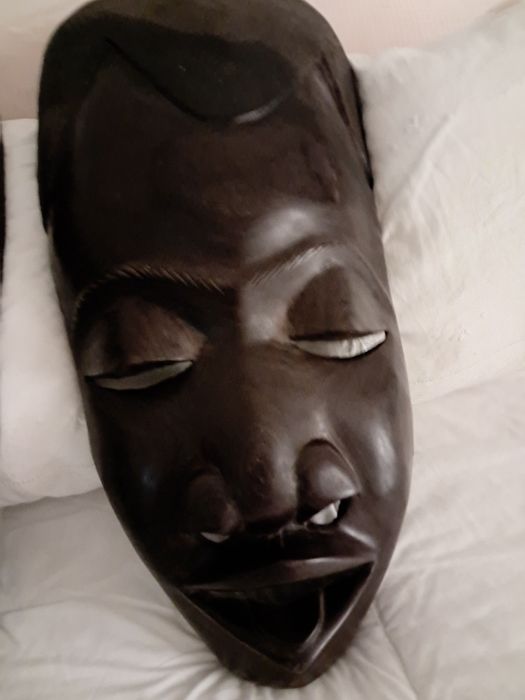 Peças artesanais em pau preto .Lisboa