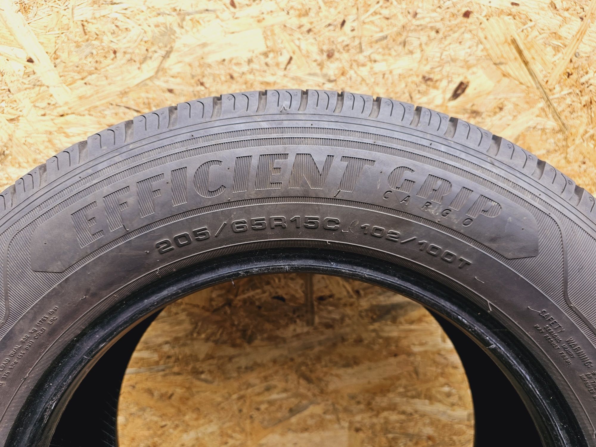 Idealne!!  8,7mm. 205/65 r15C  Goodyear Efficient Grip Cargo 17/18