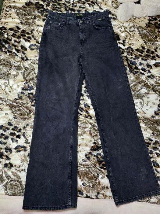 Продам джинсы клёш в сером цвете.