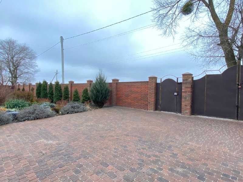 Продаж будинку у Грузевиці.