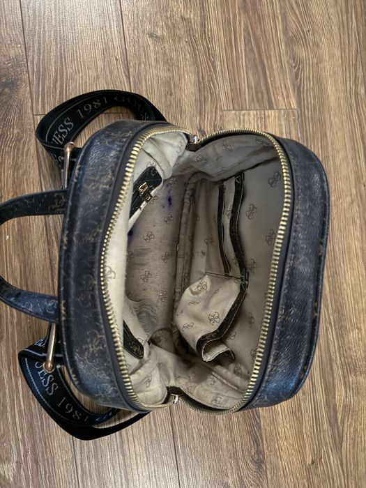 Mały plecaczek GUESS