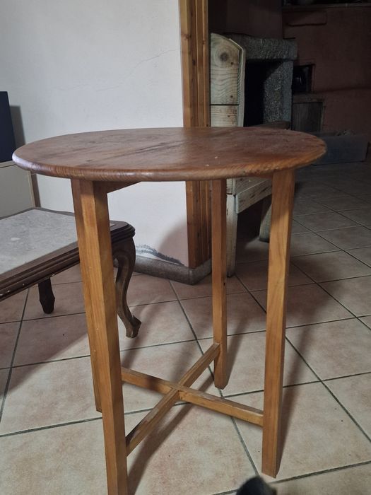Vendo mesa em madeira