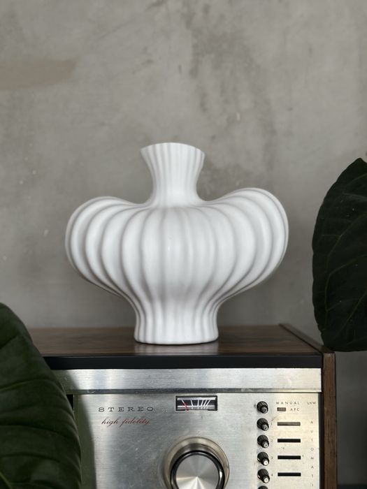 Wazon dekoracyjny Modern Design biały pękaty Retro Glamour plisowany
