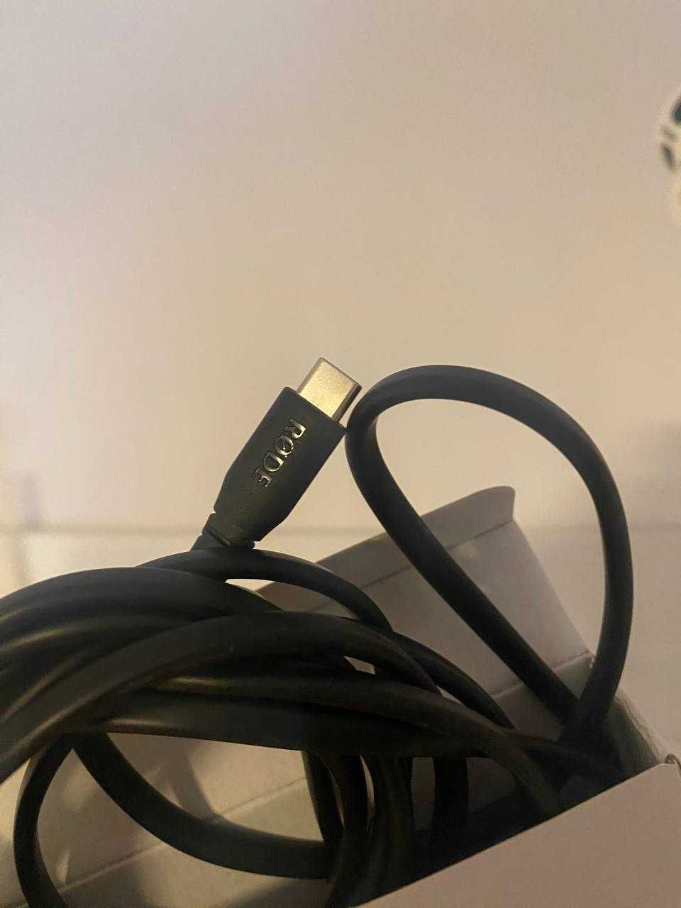Rode PodMic USB White + Stojak RODE DS1