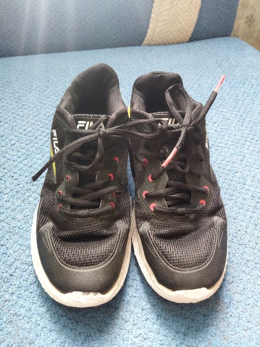 Кросівки Fila  . Розмір європейський 38.5