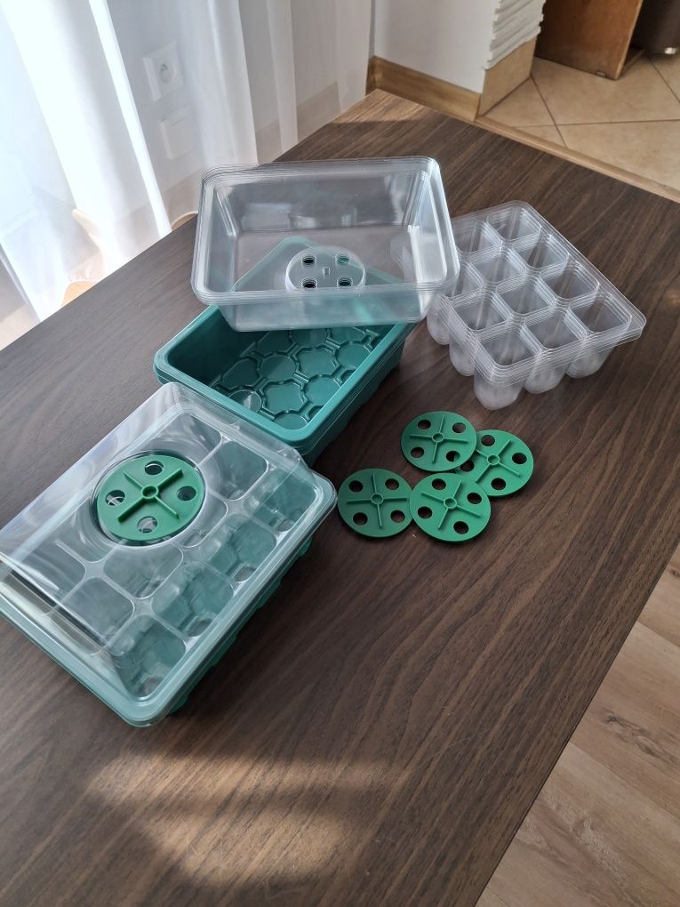 Mini szklarnia do siewu nasion