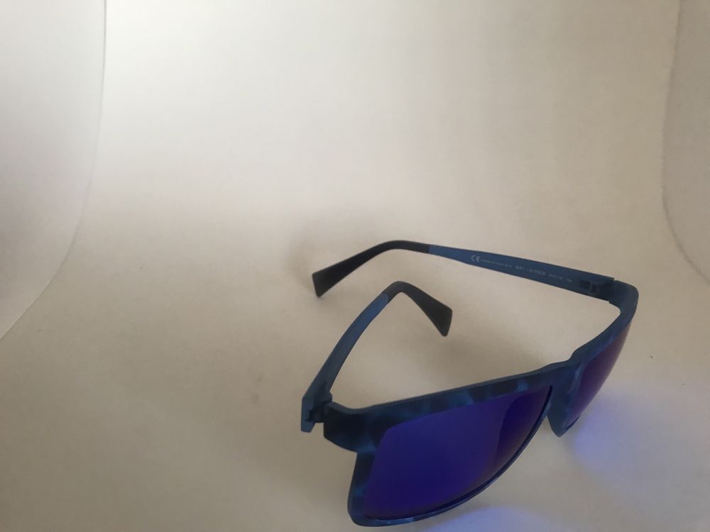 Oculos marca Italia padrao azul!