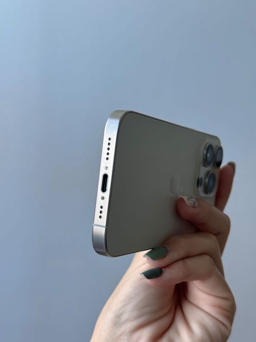 iPhone 15 pro 256gb jak nowy biały