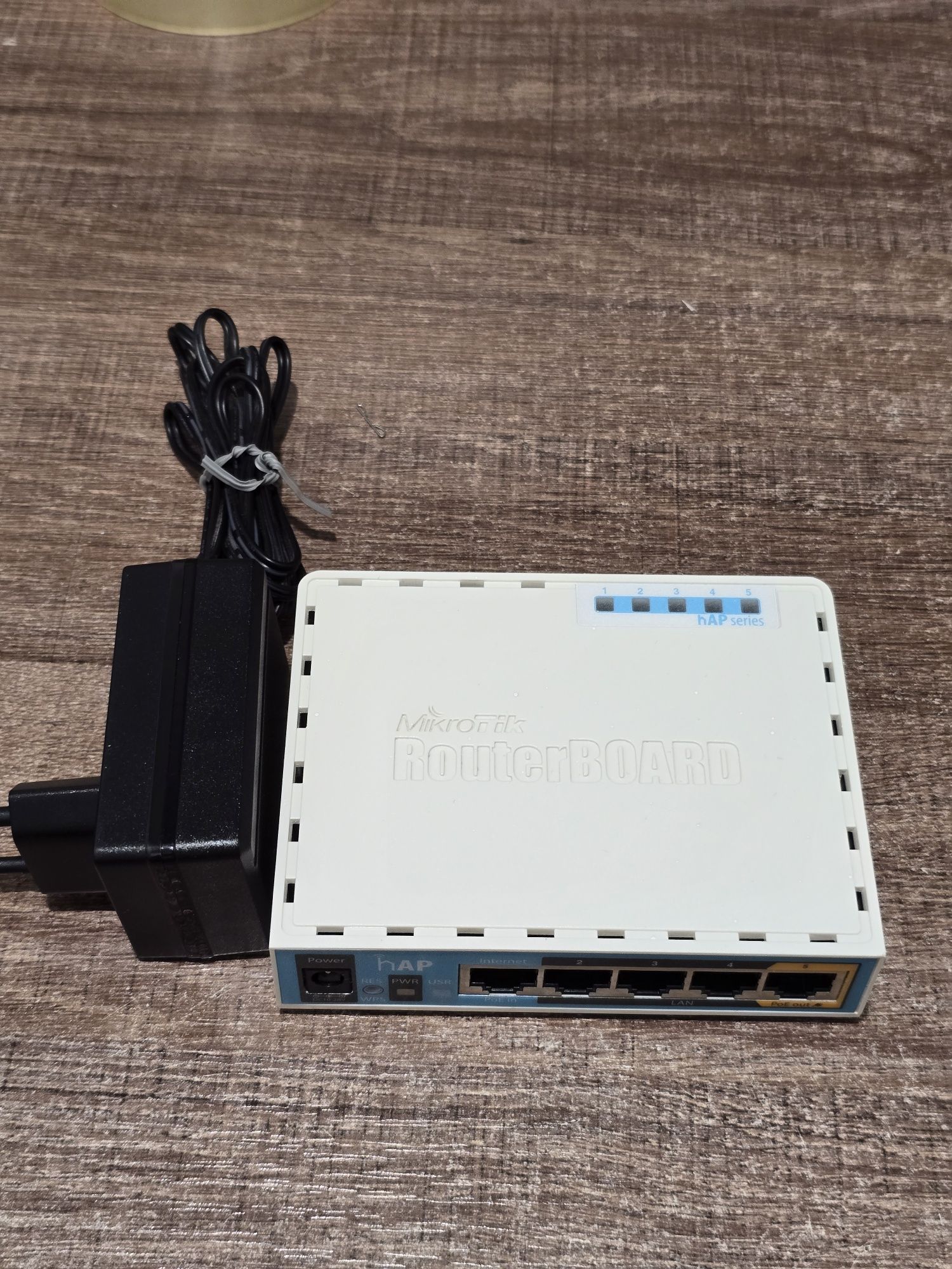 Маршрутизатор Mikrotik hAP RB951U1-2ND
