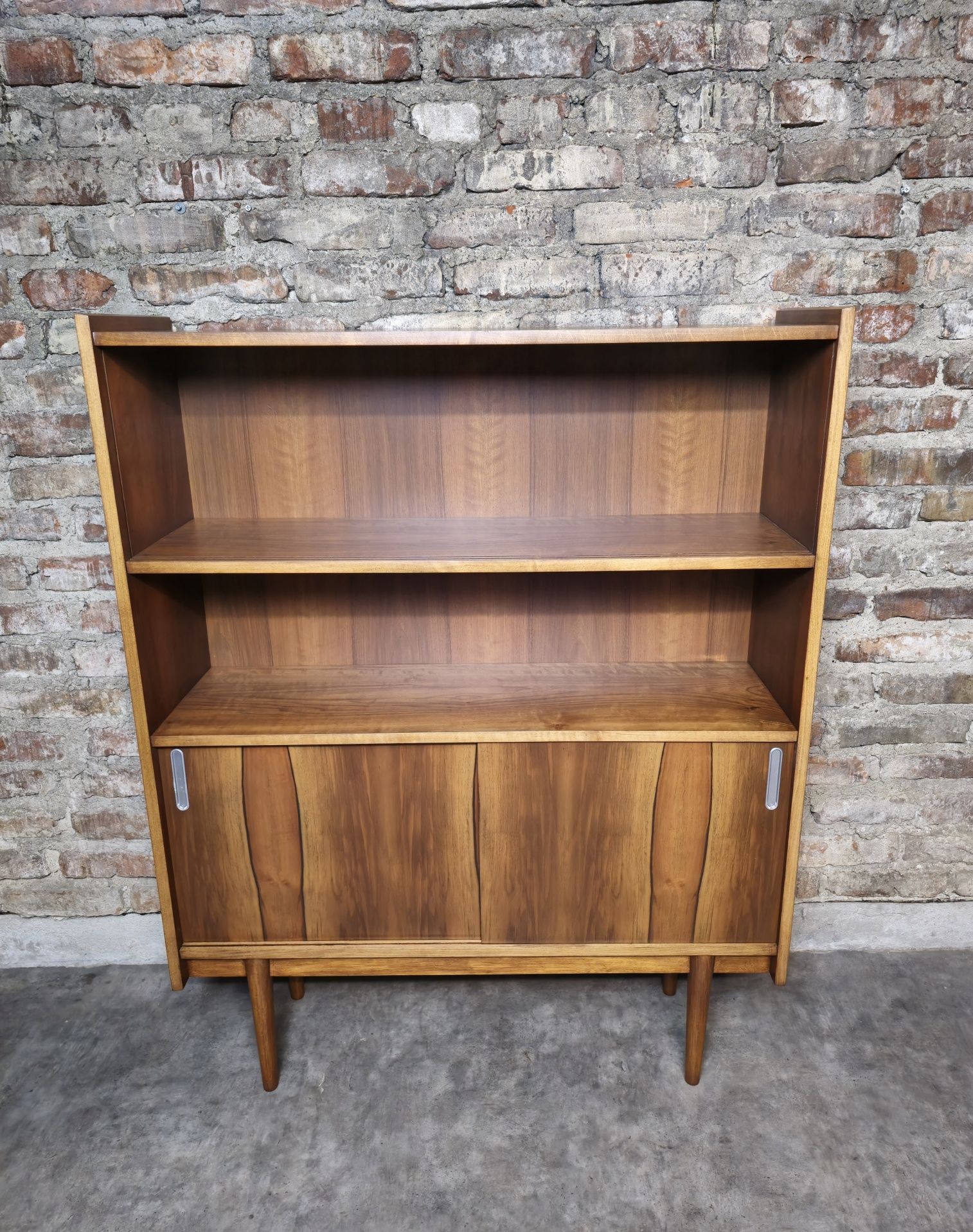 Biblioteczka vintage prl Bytomska po całkowitej renowacji