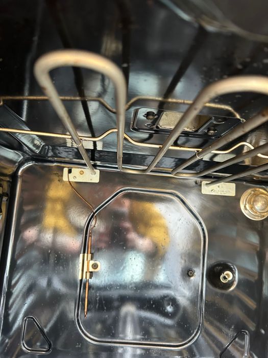 ГАЗОВА духовка вбудована, вживана, у відмінному стані.