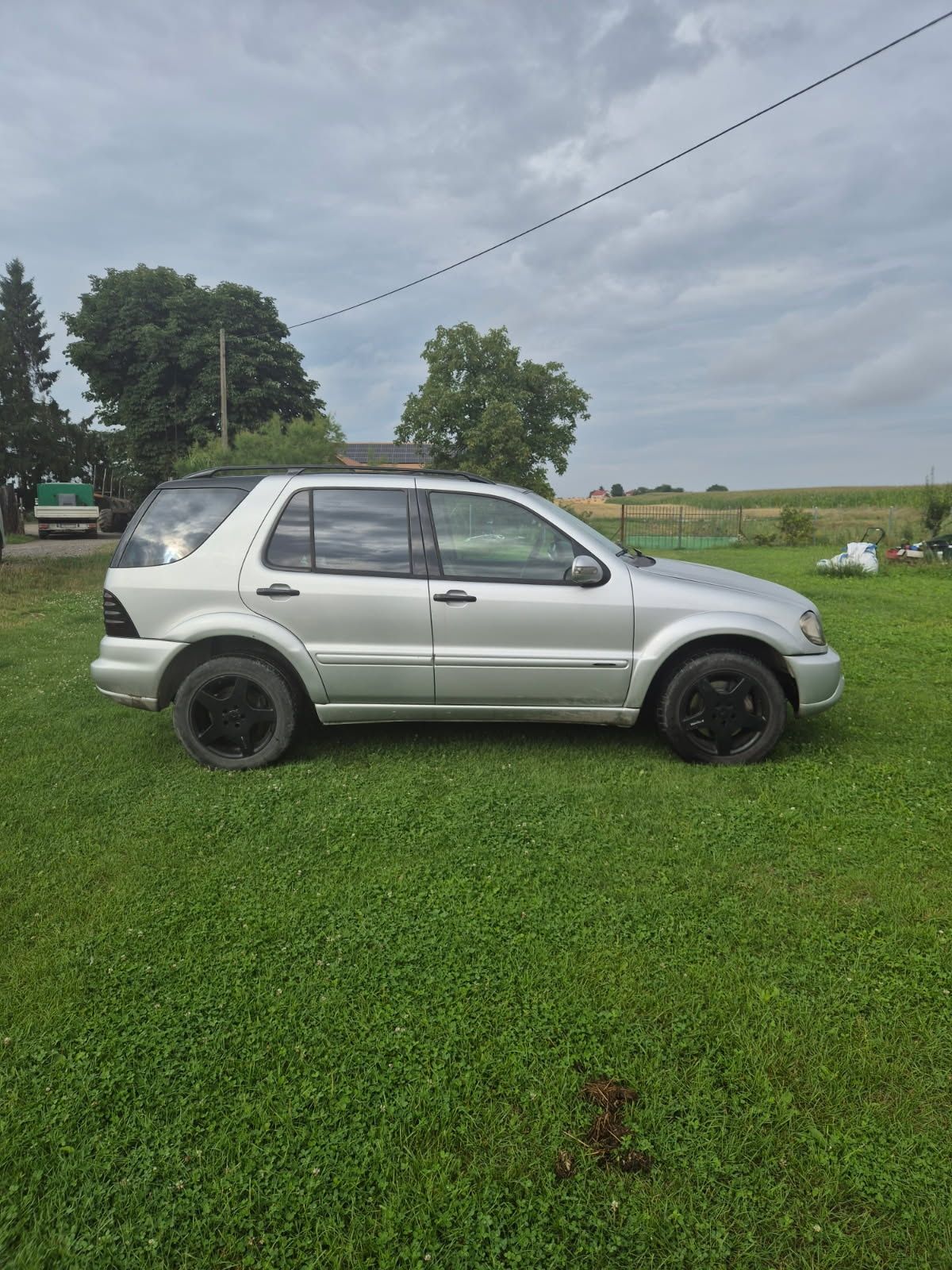 sprzedam samochód marki mercedes ML 270 CD1