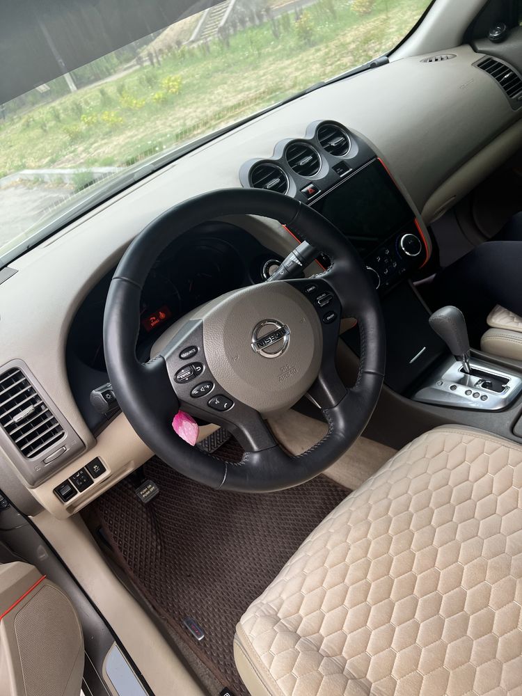 Nissan altima 2011 року