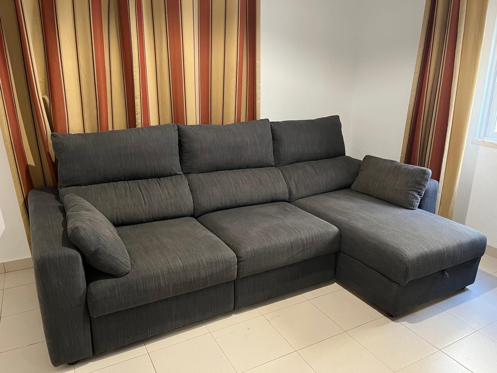 Sofa com chaise longue e cama casal