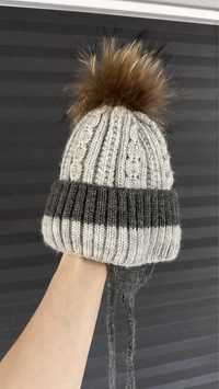 Дуже тепла зимова шапка з натуральним помпоном