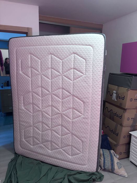 Colchão com quetro meses semi novo