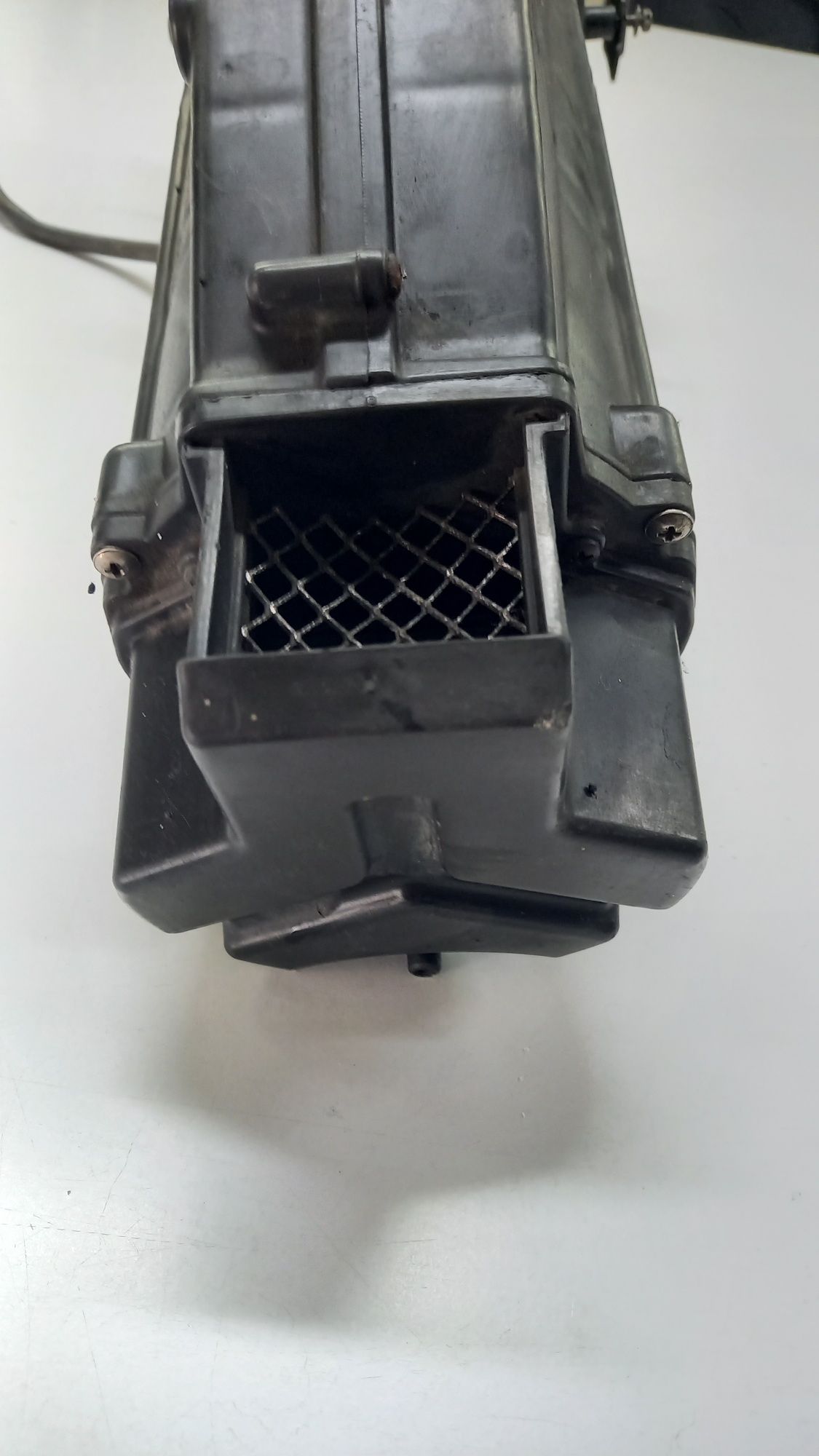 Moto Guzzi Breva V 750ie obudowa filtra,mocowanie akumulatora
