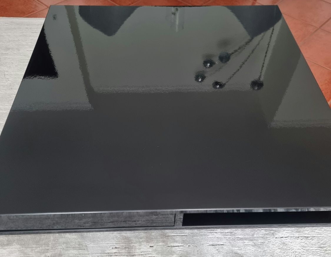 Mesa de centro acabamento Preto Brilhante de alta qualidade como nova