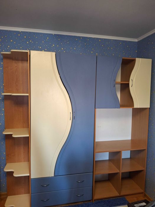 Детская мебель. Шкаф, тумба , две кровати. Два пледа в подарок.