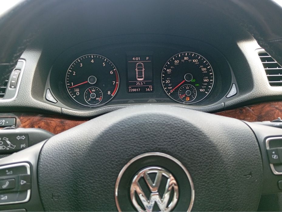 Volkswagen Passat 2012 • 2.5 бензин • Автомат • Київ