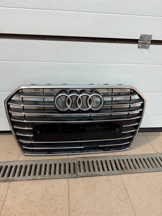 Решітка на Audi A6 C7 2015-2018 оригінал