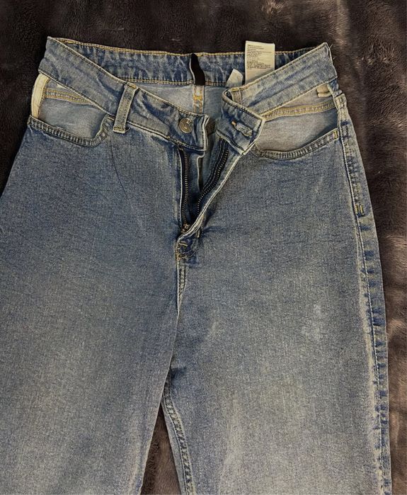 Джинси HM з голими бедрами