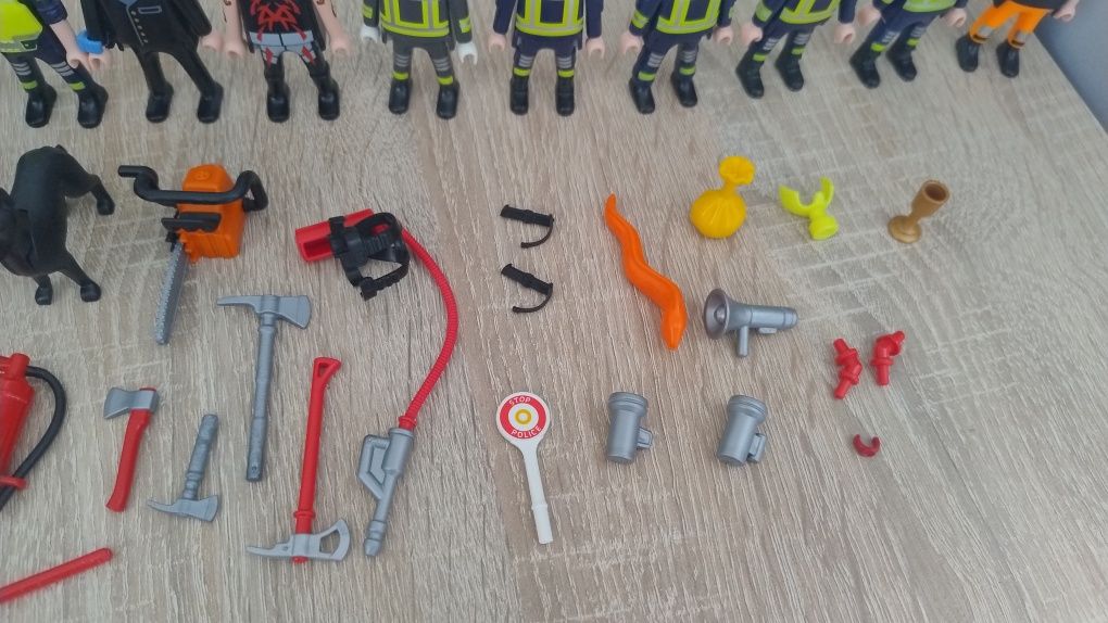 Zestaw Playmobil - różne elementy.