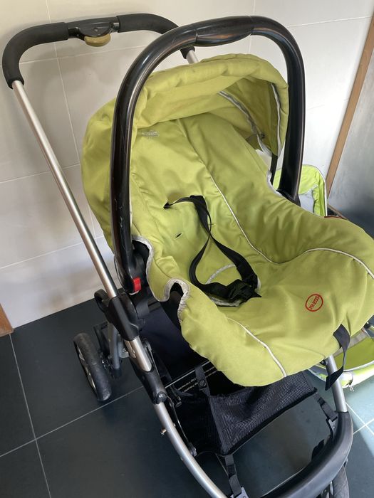 Carrinho ee bebé com ovo