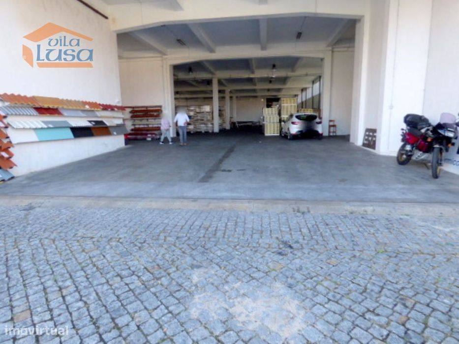 Armazém 8.000 m2 de área coberta Vila Nova de Gaia