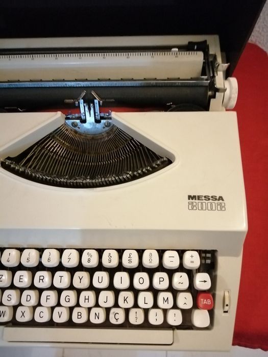 Màquina de escrever MESSA a funcionar
