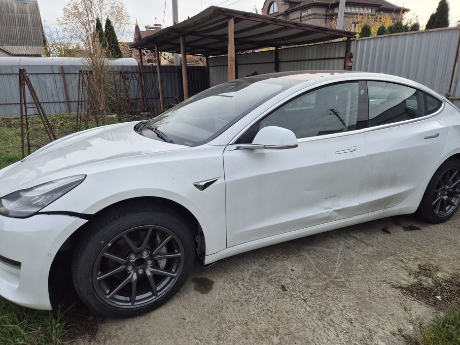 Продам тесла модел3