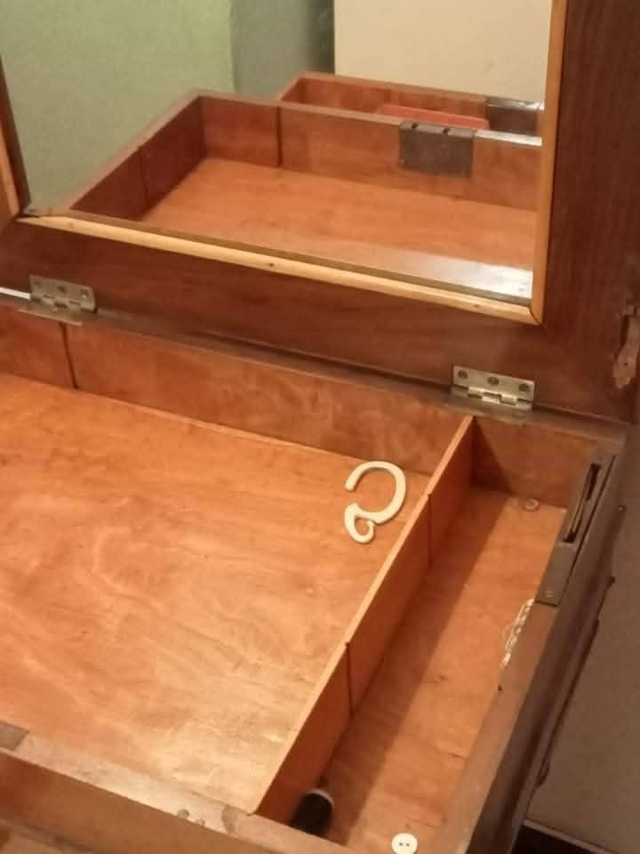 Costureirinha centenária para restauro