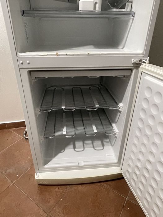 Холодильник двокамерний Bosch KGS 3821