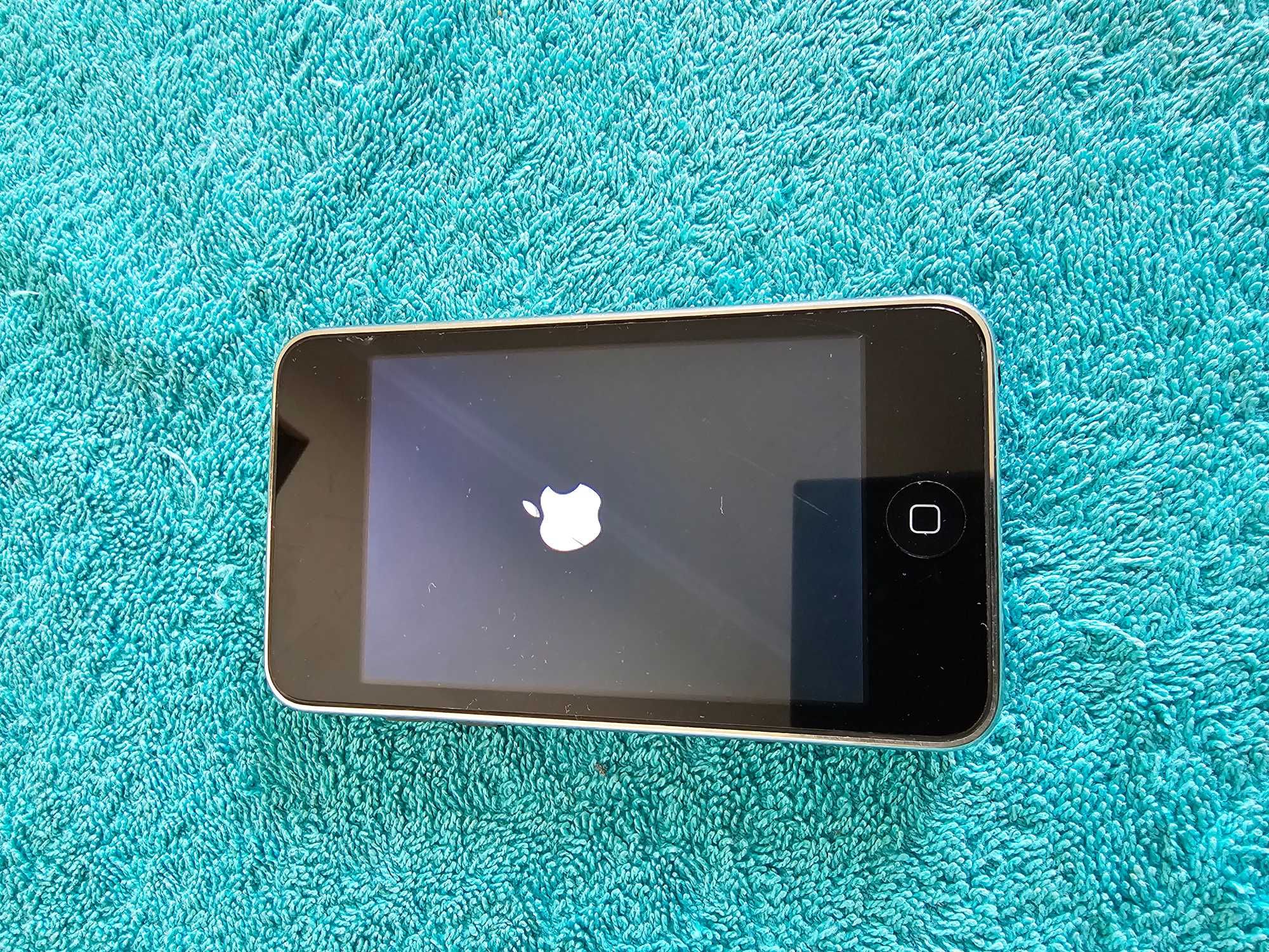 iPod Touch 8 ГБ / MC086ZP apple