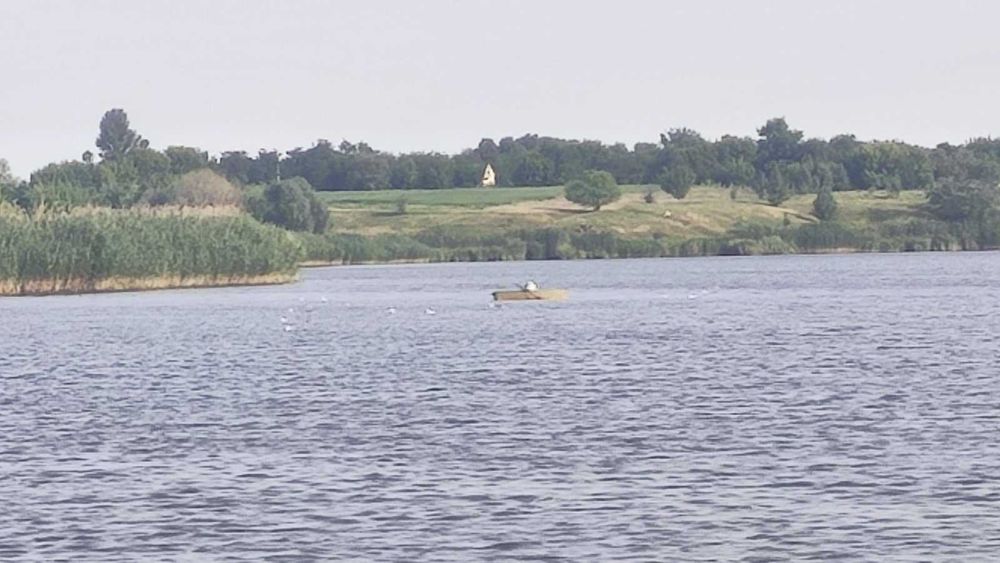 Продаж будинку в мальовничому місці біля водойми з гарним краєвидом