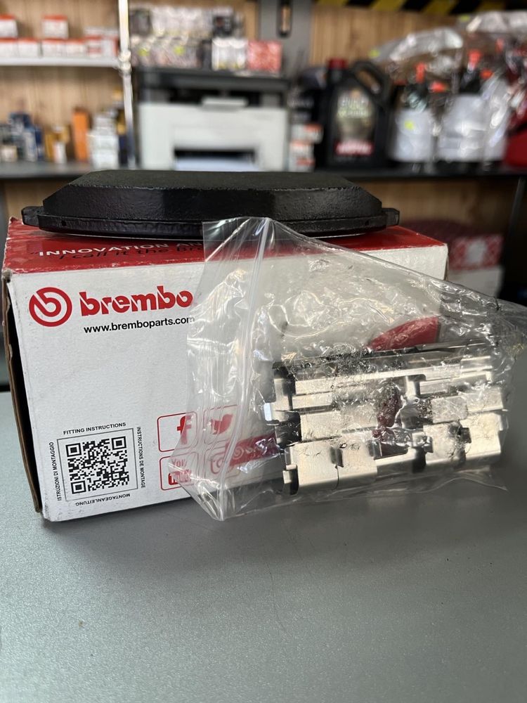 Гальмівні Тормозні колодки дискові brembo